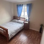 3 Floors, 4 Bedroom House With A Private Driveway! Nyaraló *