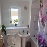 Nyaraló 3 Floors, 4 Bedroom House With A Private Driveway! Edinburgh