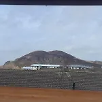 3 Floors, 4 Bedroom House With A Private Driveway! Nyaraló
