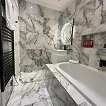 Luxury Waterfront Retreat For Groups * Edinburgh