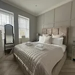 Luxury Waterfront Retreat For Groups *