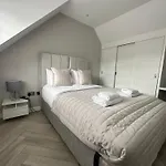 Luxury Waterfront Retreat For Groups *