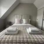 Luxury Waterfront Retreat For Groups Tatil Evi *