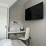 Luxury Waterfront Retreat For Groups Σπίτι διακοπών *