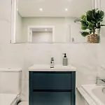 Stylish 2 Bed Centre With Parking 度假居 *