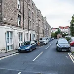 Charming Leith Retreat - Walk To The Shore * Edinburgh
