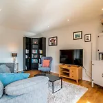 Bright Floor Haven Modern 2br In - Pass The Keys Edimburgo