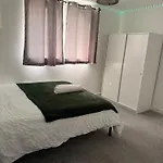 One Bedroom Near Royal Infirmary & Easy Access To Centre *