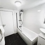 3 Bedroom Next To Royal Mile & Castle 아파트 에든버러