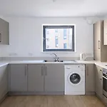Anna Flat-spacious 2 Bed Flat With Free Parking And Quite Area Apartamento
