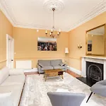 Stylish Southside Flat Near Old Town דירה