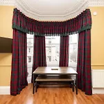 Stylish Southside Flat Near Old Town Edinburg