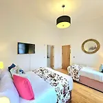 Stellar - 2 & 3 Bedroom * Edinburg