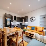 Duplex Penthouse - 10 Guests 7 Beds 15' Centre *