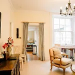 1 Bedroom In Historic Georgian Townhouse Apartmán *
