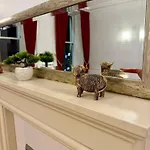 Апартаменты Luxurious Victorian 3 Bed Flat In The Heart Of