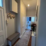 Gorgeous 2bdr With Unique Character In Apartmán