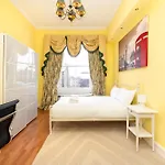 Stylish Southside Flat Near Old Town