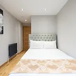 Elegant Stockbridge 3 Bdrm On The Canal *