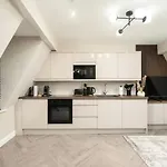 - Sleeps 2 - Royal Mile Close * אדינבורו