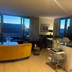 Stunning And Three Bedroom Penthouse With Roof Terrace Appartement Edinburgh