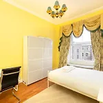 Stylish Southside Flat Near Old Town Edinburg