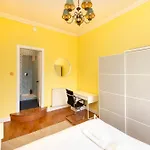 Stylish Southside Flat Near Old Town Edinburg