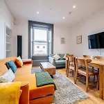 شقة Duplex Penthouse - 11 Guests 7 Beds 15' Centre