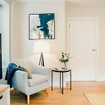 Lägenhet Modern 2 Bed With Parking *