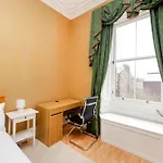 Stylish Southside Flat Near Old Town דירה אדינבורו