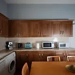 4 Bdrm Cosy By The Meadows Lejlighed *