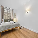 Burnets Close 2 Bedroom - * Edinburgh