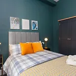 Lejlighed Old Town Modern Retreat - Near The Castle *