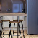 Elegant Stockbridge 3 Bdrm On The Canal Апартаменты