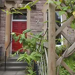 Lovely 3 Bdrm By Meadows Apartament *