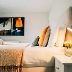 Modern 2 Bed With Parking *