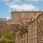 Old Town Modern Retreat - Near The Castle Апартаменты *