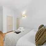 Apartment Burnets Close 2 Bedroom - *