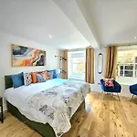 Stellar - 2 & 3 Bedroom Apartamento
