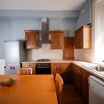 Apartmán 4 Bdrm Cosy By The Meadows
