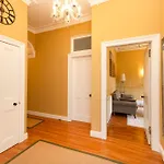 Stylish Southside Flat Near Old Town * Edinburg