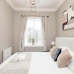 1 Bed In The Heart Of Grassmarket With Castle Views Edinburgh