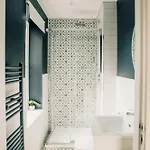 Modern 2 Bed With Parking * Edinburg