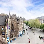 1 Bed In The Heart Of Grassmarket With Castle Views * Edinburgh