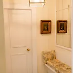 1 Bedroom In Historic Georgian Townhouse *