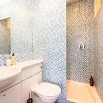 Stylish Southside Flat Near Old Town