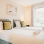 דירה Modern 2 Bed With Parking *