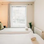 Modern 2 Bed With Parking אדינבורו
