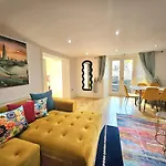 Stellar - 2 & 3 Bedroom Lägenhet