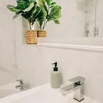 Modern 2 Bed With Parking אדינבורו